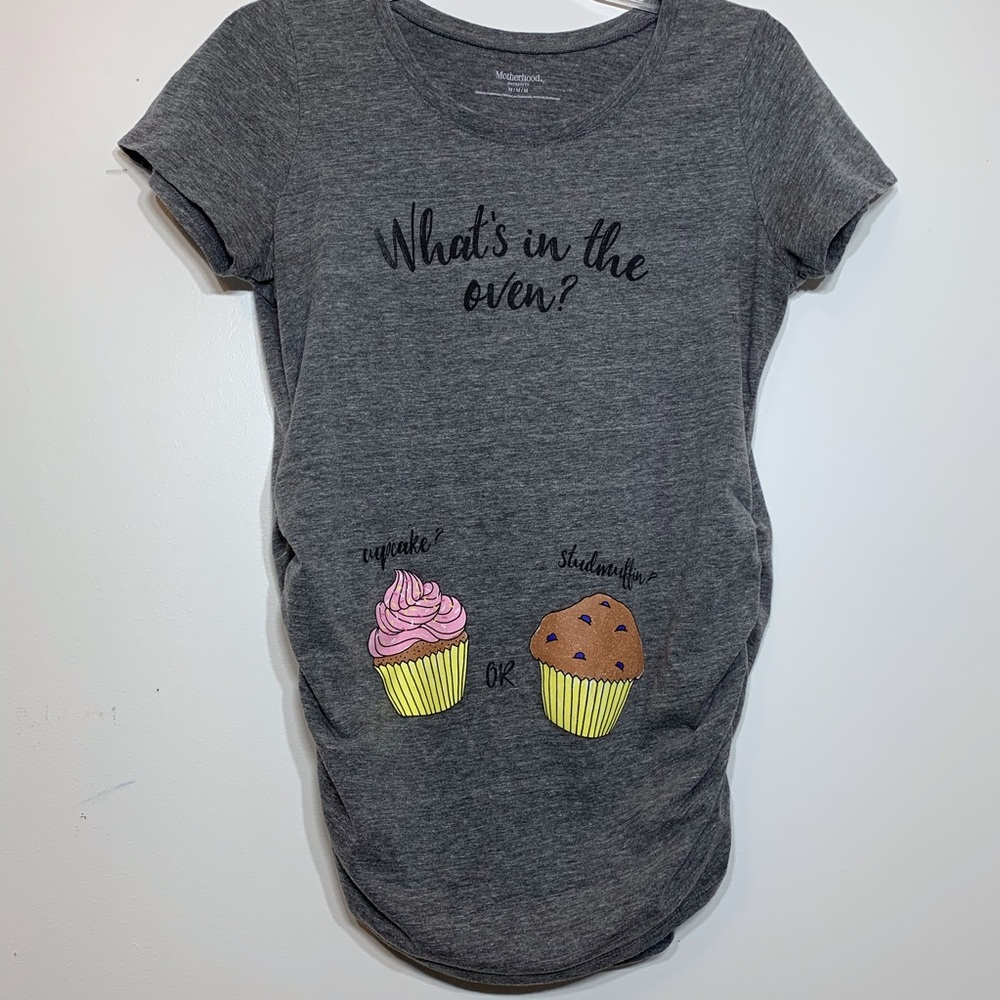 Host Pick ❤️ EUC What’s in the oven?‎ Cupcake or Studmuffin? Maternity T-shirt